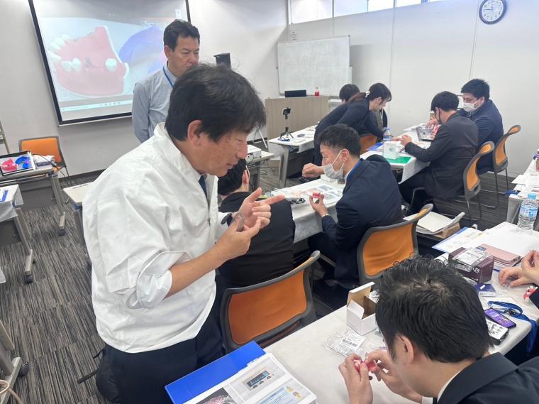 近未来オステオインプラント学会セミナーにて実習、指導。